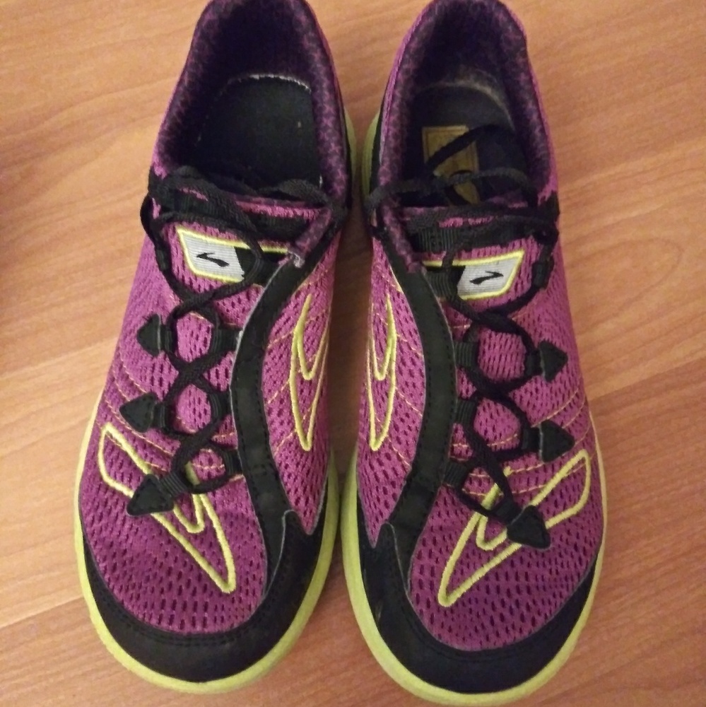 Brooks Green Silence, size 7
